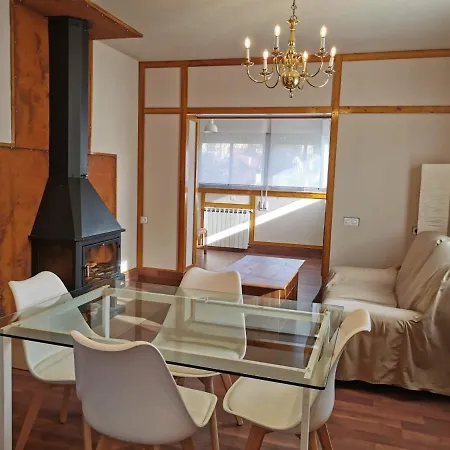 Casita Independiente Con Jardin Y Chimenea. Holiday home Cercedilla